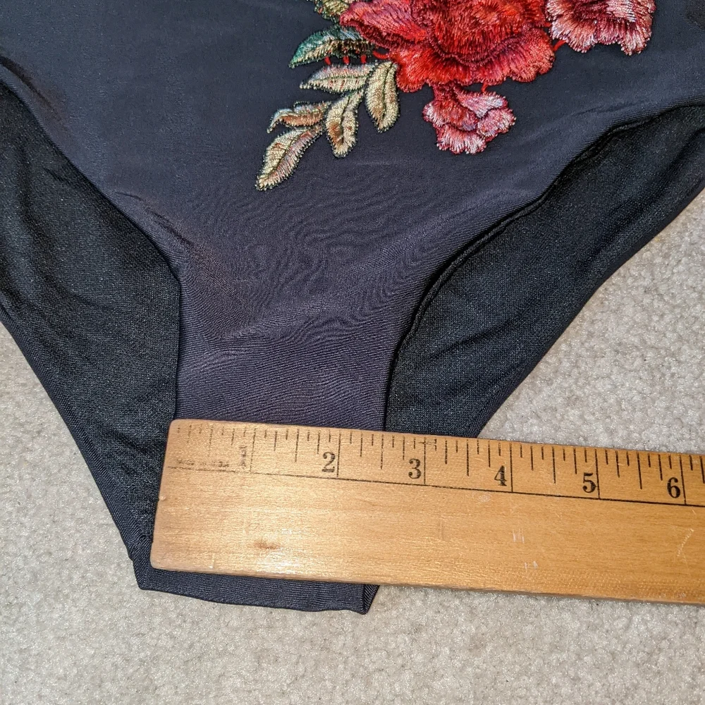 2 piece black bikini set w/ embroidered roses/flowers - Picture 12 of 15